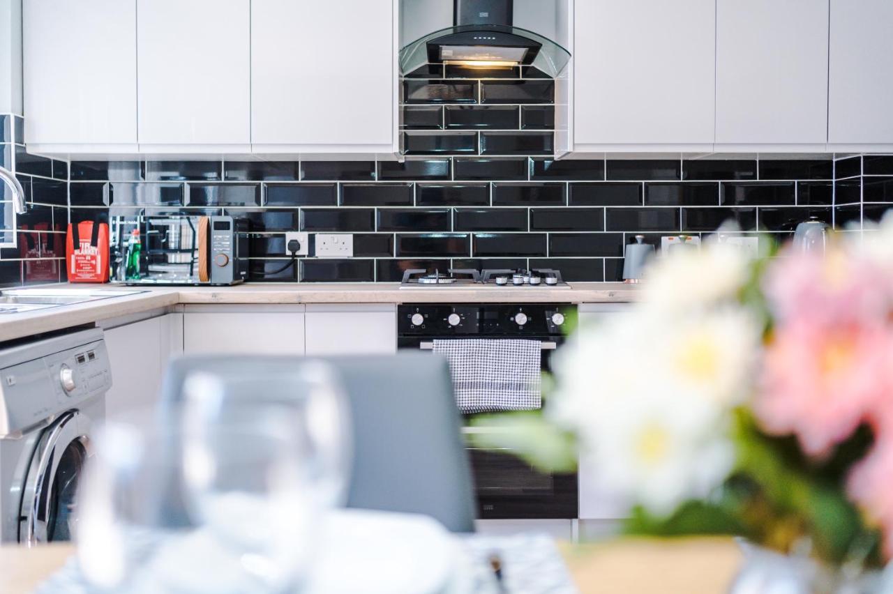 Stylish 4 Bedroom Close To City Centre Casa de férias *